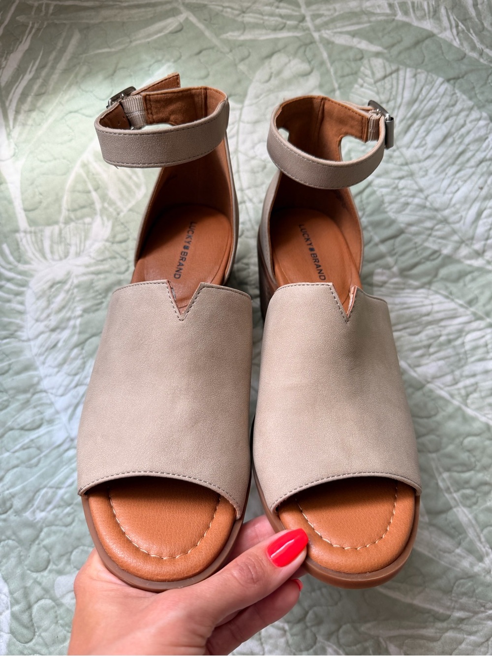 Lucky Brand Women's Beige Ankle-Strap Open-Toe Sandals